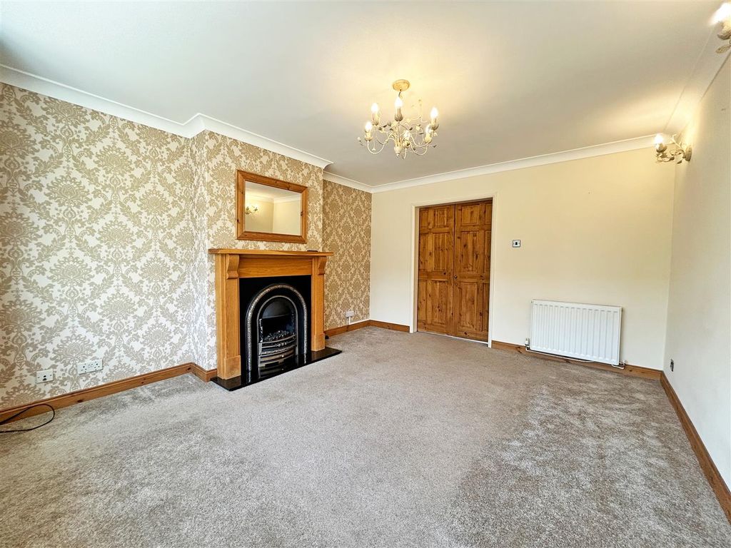 Property photo 2 of 21 Living Room