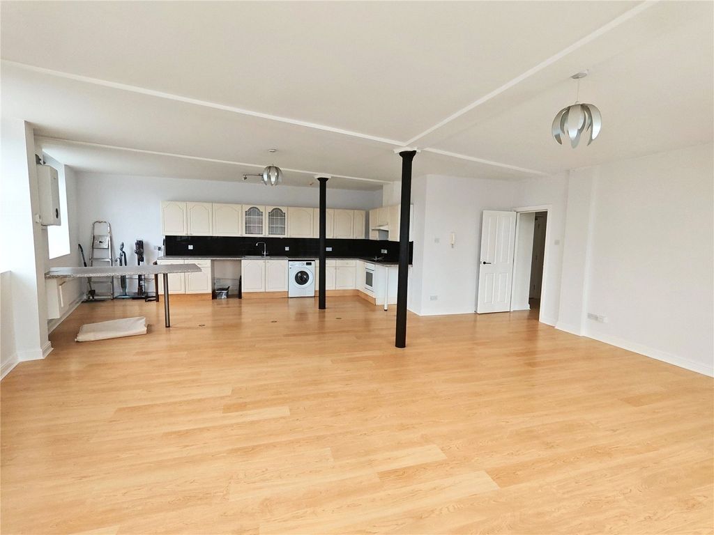 Property photo 2 of 11 Picture No. 21