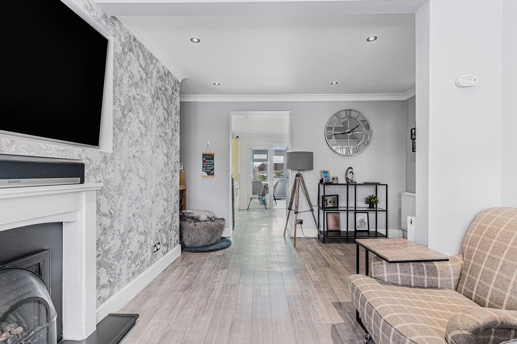 Property photo 2 of 24