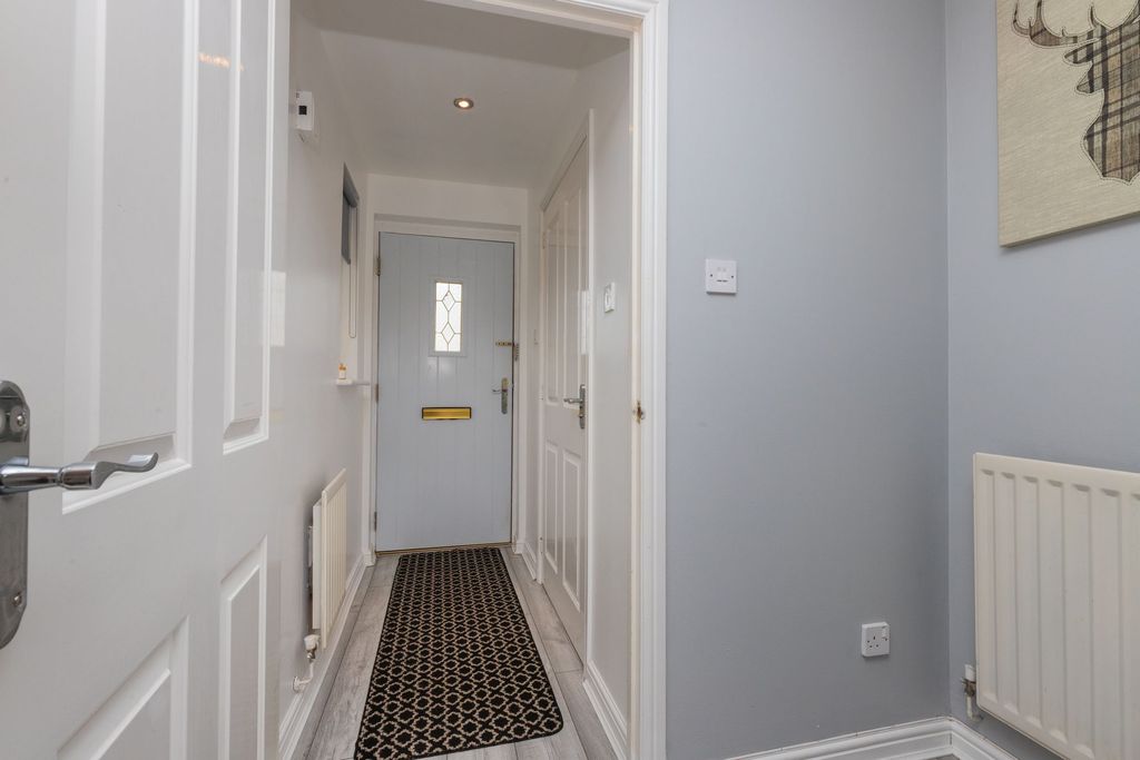 Property photo 3 of 18 Hallway