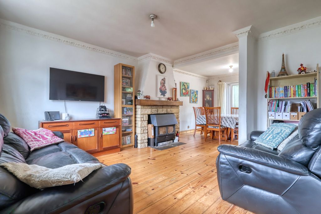 Property photo 2 of 12 Picture No. 11