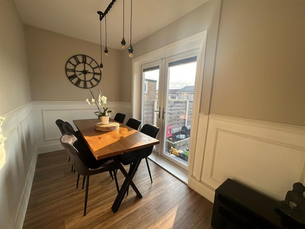 Property photo 3 of 20 Dining Room