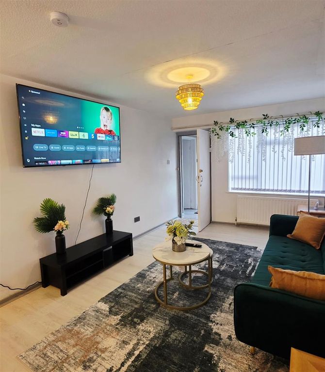 Property photo 1 of 12 9F2E0176-40Ad-4dab-A73A-c78645d7Bcb1.Jpg
