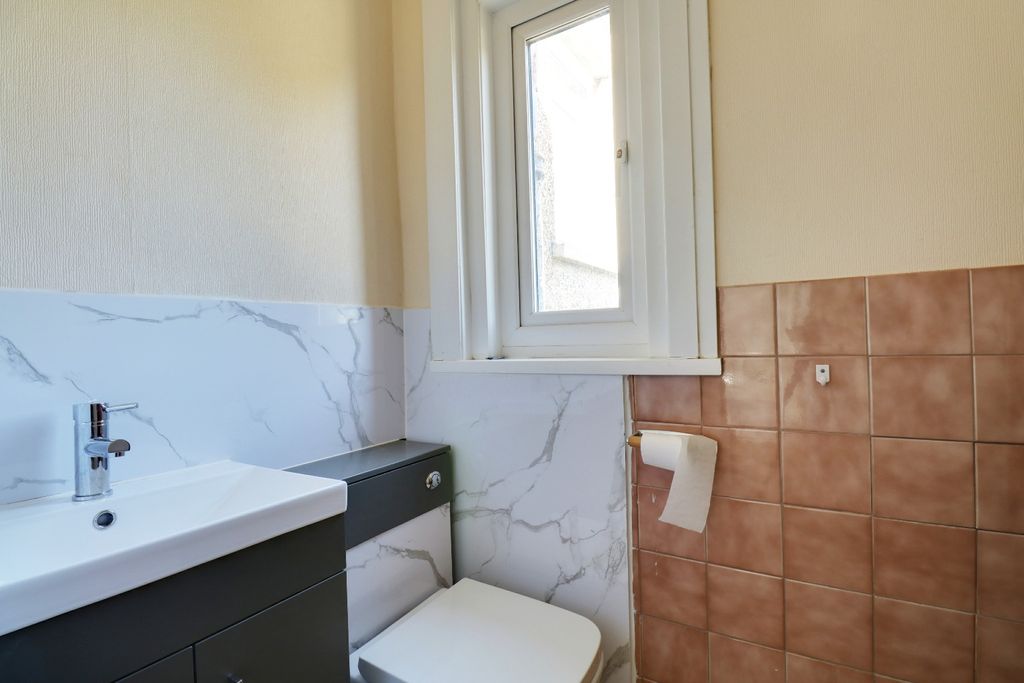Property photo 3 of 13 5339173