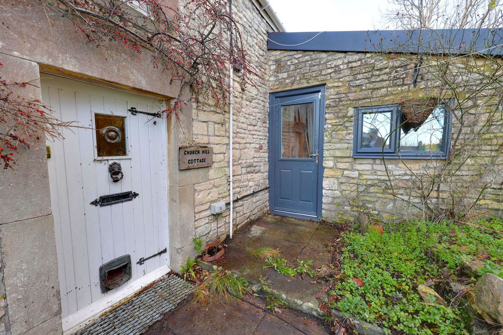 Property photo 2 of 27