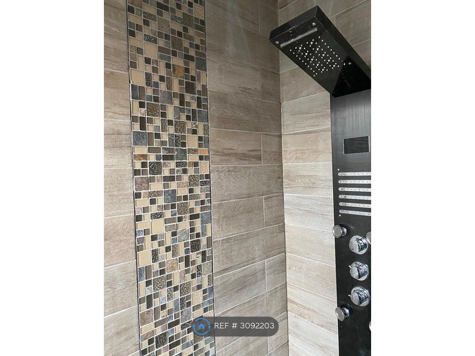 Property photo 3 of 10 Luxury Shower