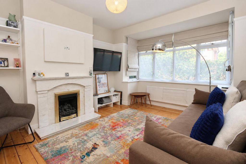 Property photo 3 of 22 E7Cfdb0c-A92d-4Fd5-B0Fb-45E9278F81Fb.Png