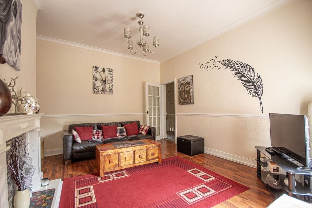 Property photo 3 of 11 4
