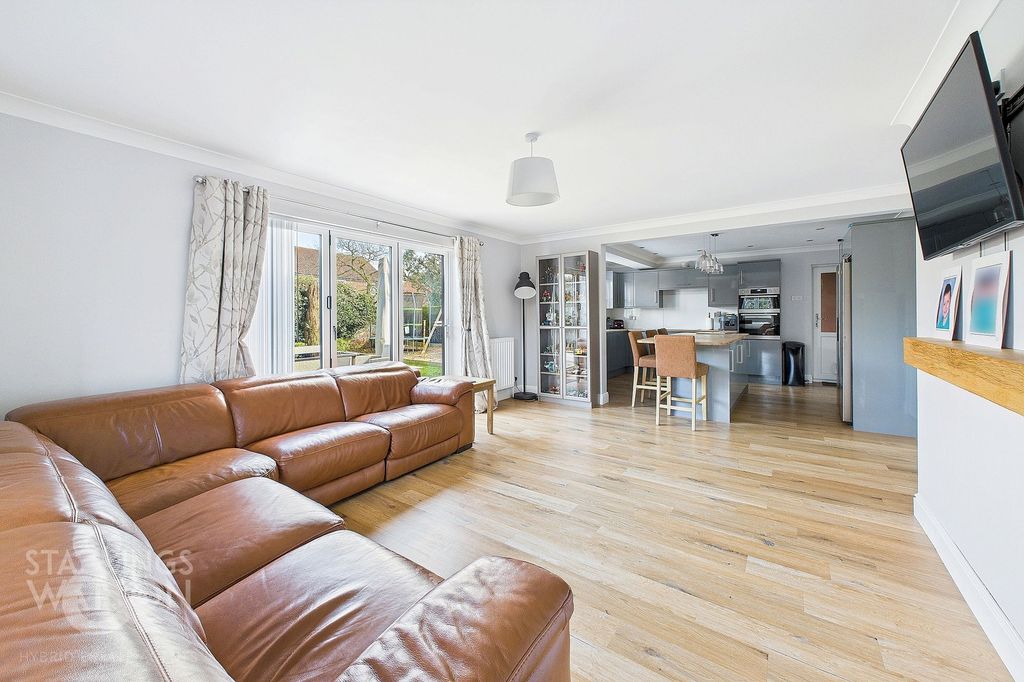 Property photo 2 of 32