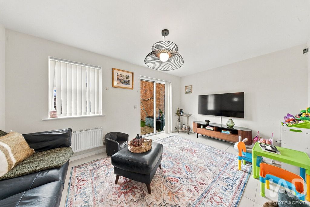 Property photo 2 of 23