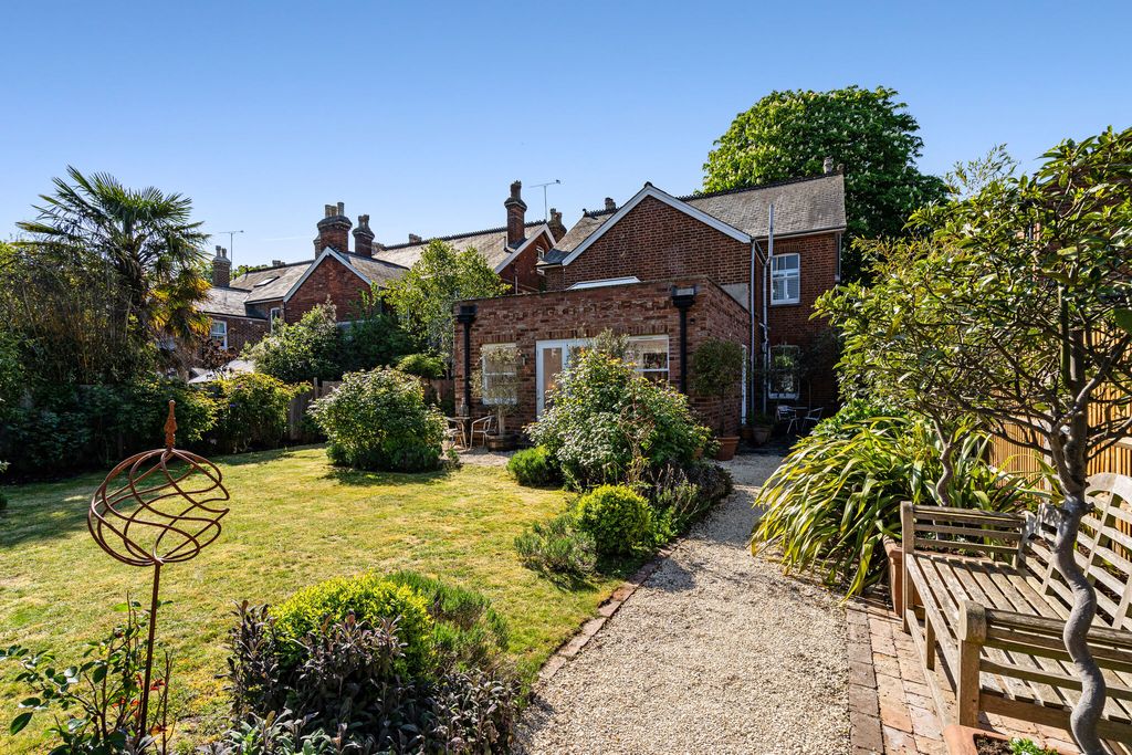 Additional image 18 of 5 bed detached house for saleNetley Street, Farnborough GU14