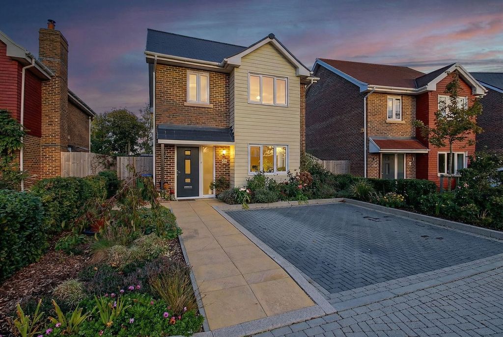 Property photo 1 of 20 Front