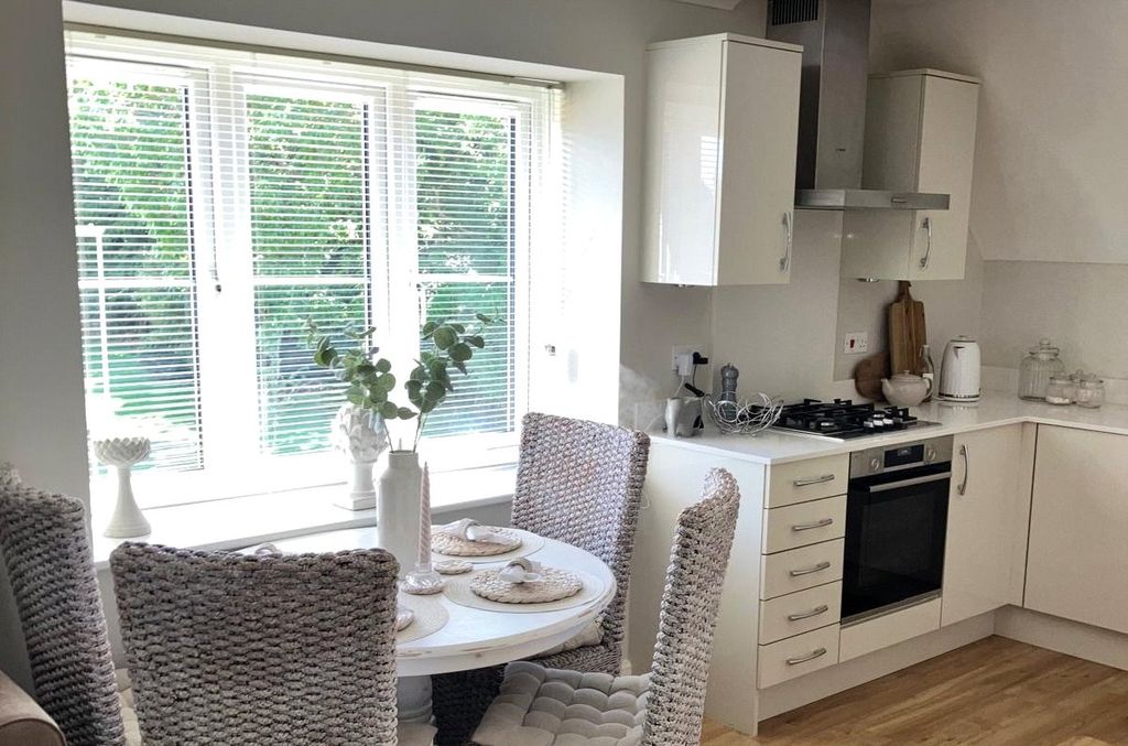 Additional image 4 of 2 bed flat for saleRudgard Way, Liphook, Hampshire GU30