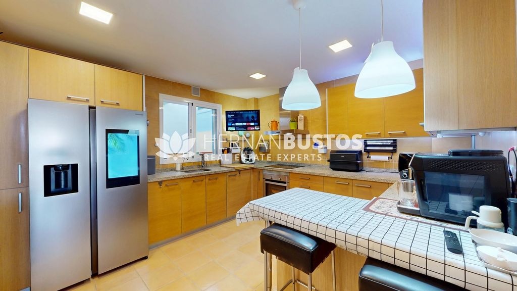 Property photo 1 of 23 Dine-In Kitchen