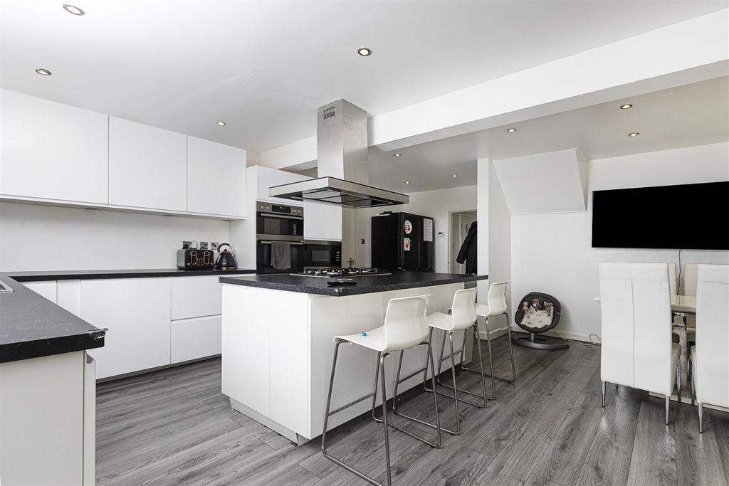 Property photo 2 of 47 Kitchen Diner