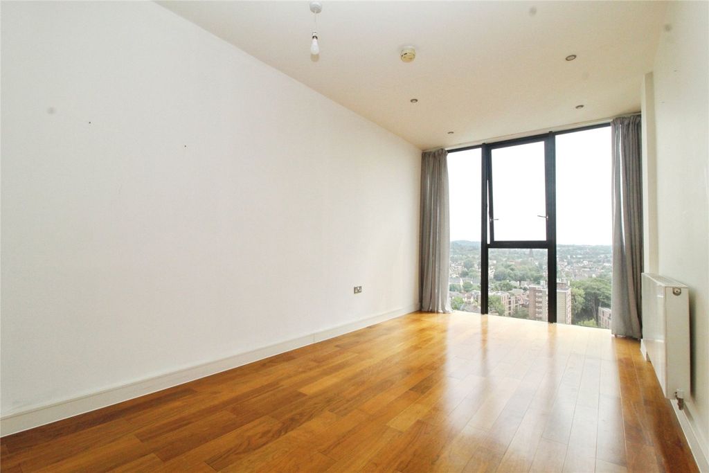 Property photo 3 of 8 Picture No. 17