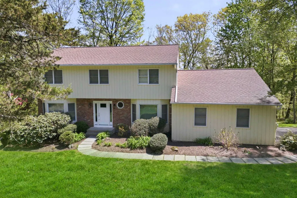 Property photo 1 of 27