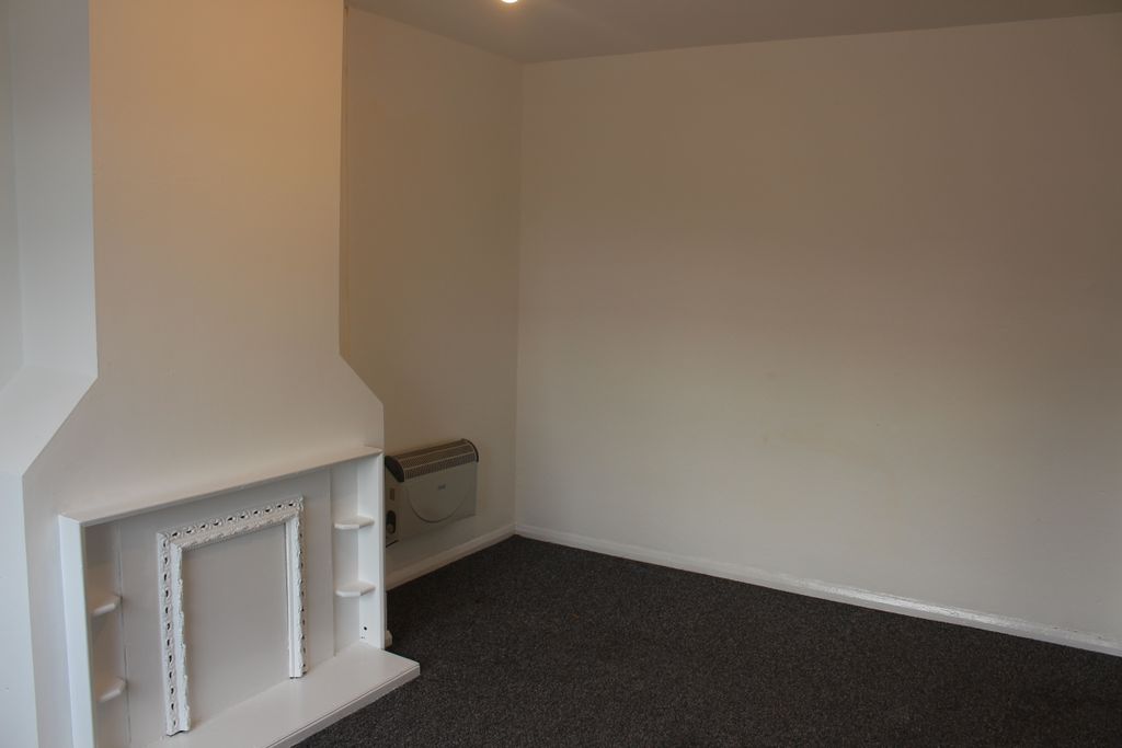 Property photo 1 of 11 Living Room