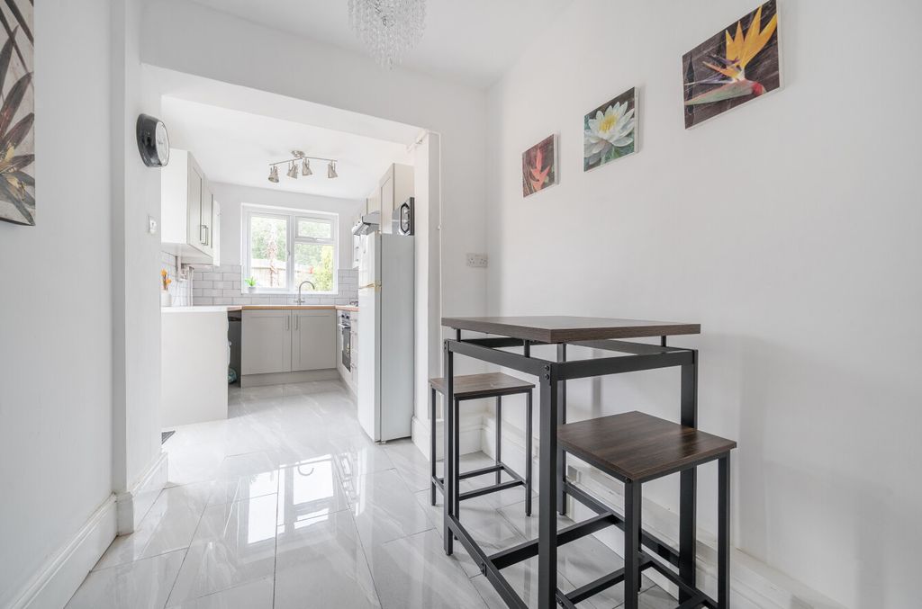 Property photo 3 of 17 1290929-8-682B0F0...