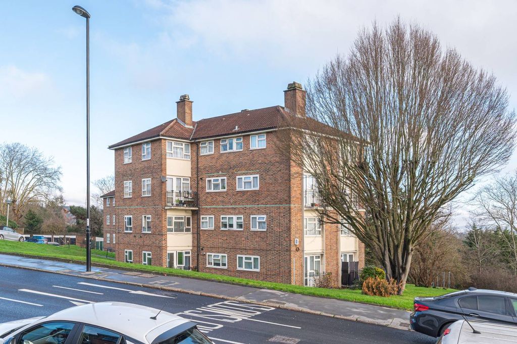 Property photo 2 of 21