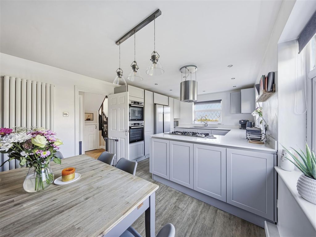 Property photo 2 of 32