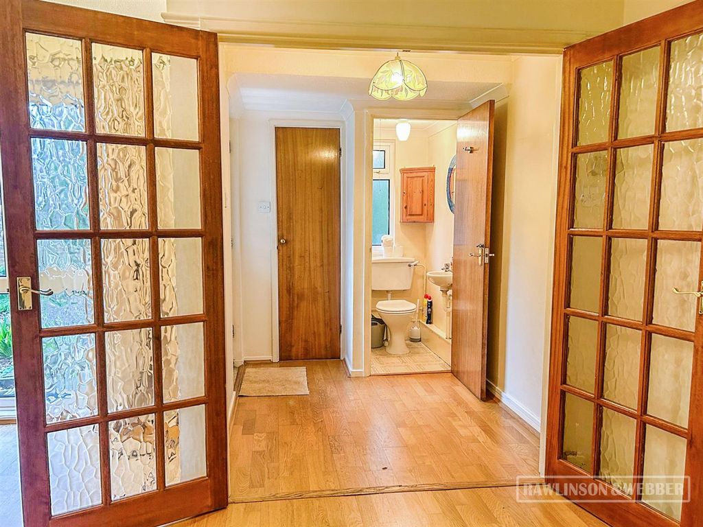 Property photo 2 of 15 Hallway.Jpg