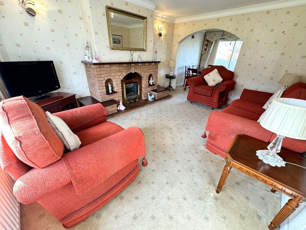Property photo 2 of 25