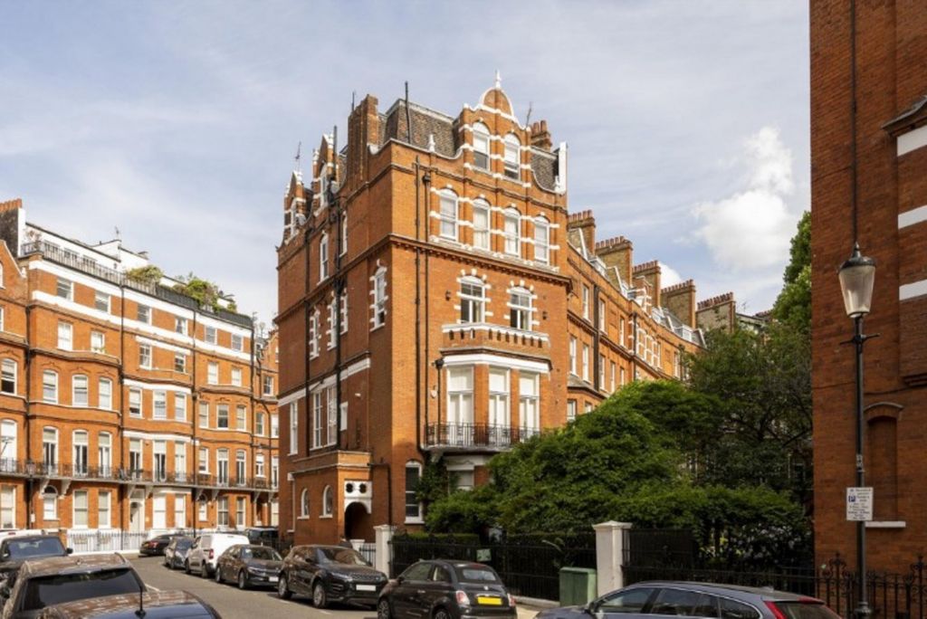 Property photo 2 of 27