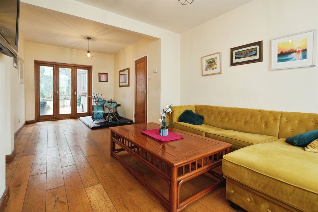 Property photo 2 of 19