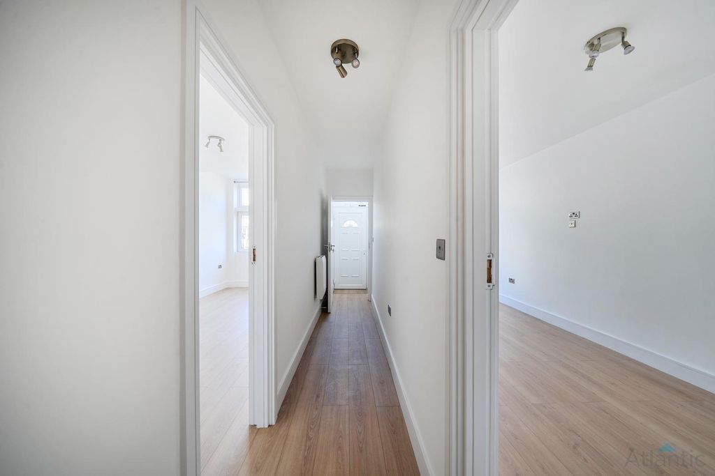 Property photo 2 of 11 Gallery