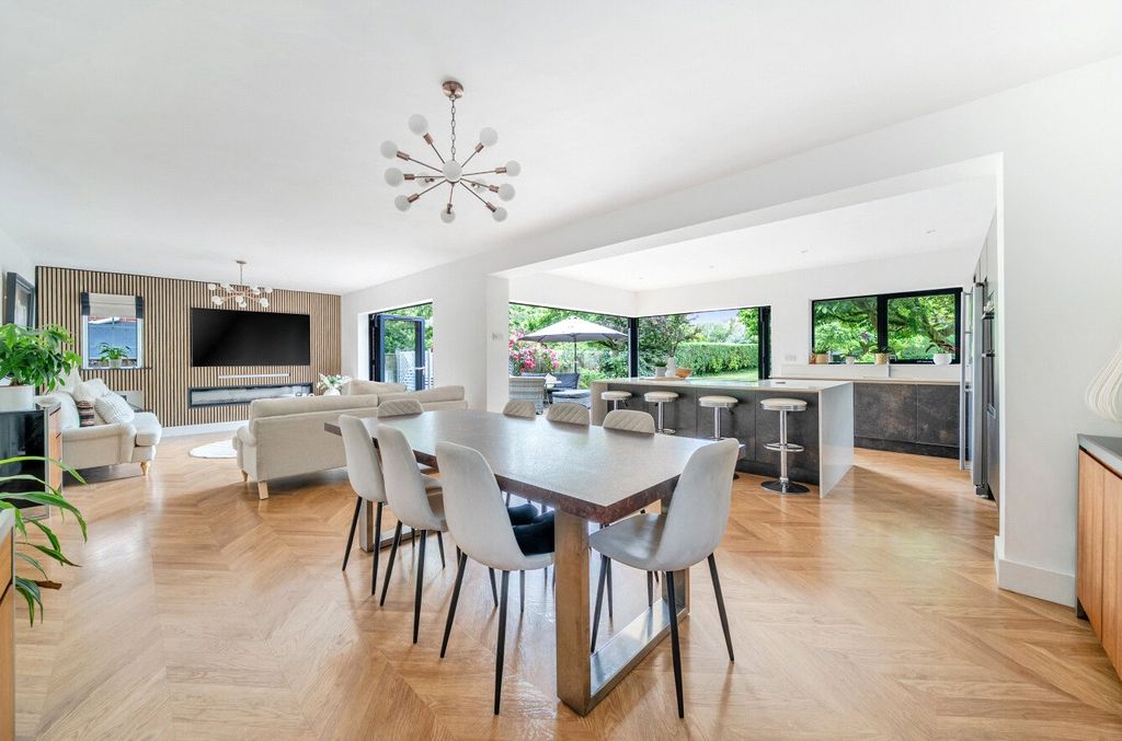 Property photo 3 of 15 Dining Area