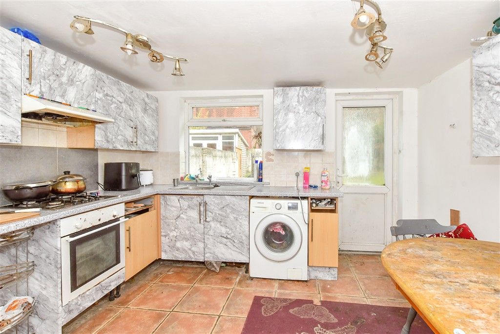 Property photo 3 of 7 Kitchen