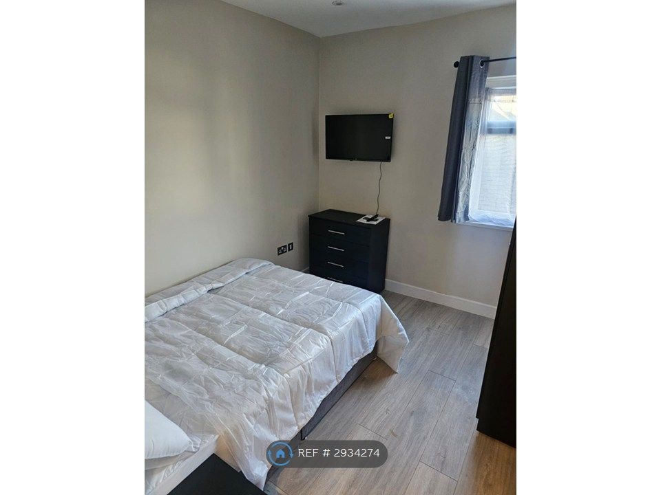 Property photo 3 of 13 Room 1