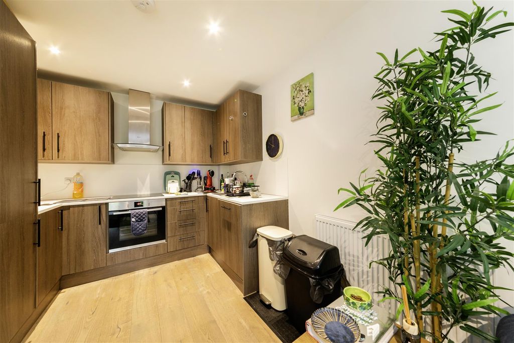 Property photo 3 of 10 F6 Parkview -6.Jpg
