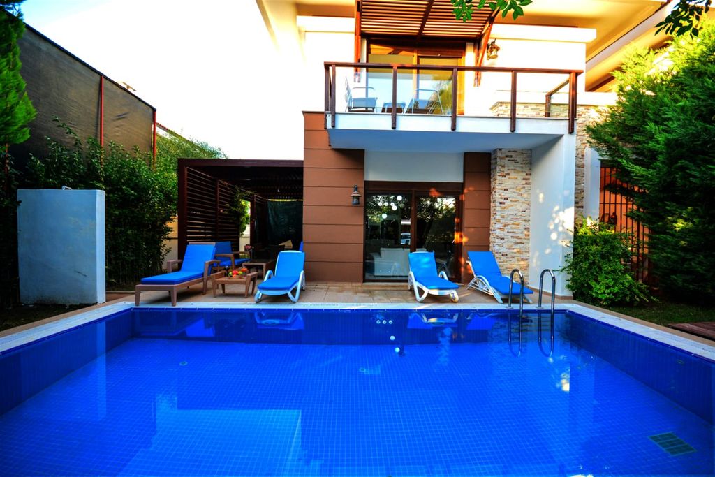 Property photo 2 of 24 Sizeable Villa For Sale In Belek, Antalya - Private Pool, Terrace And Garden