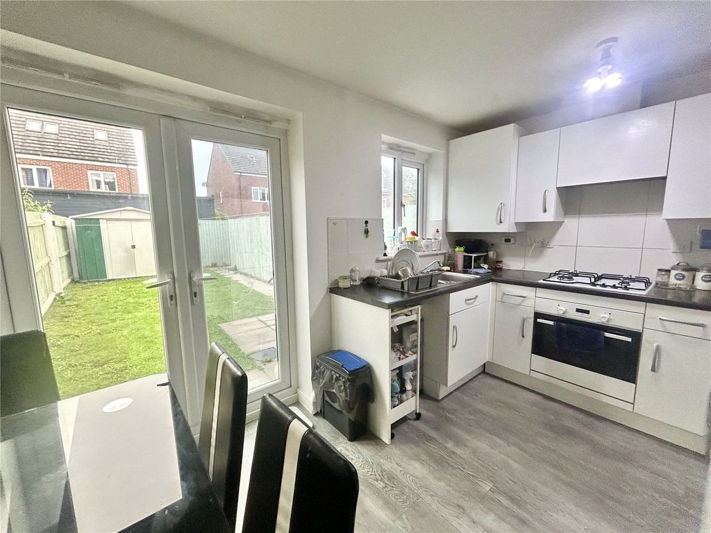 Property photo 2 of 17 Picture No. 13