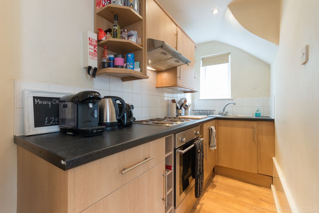 Property photo 2 of 8 Kitchen