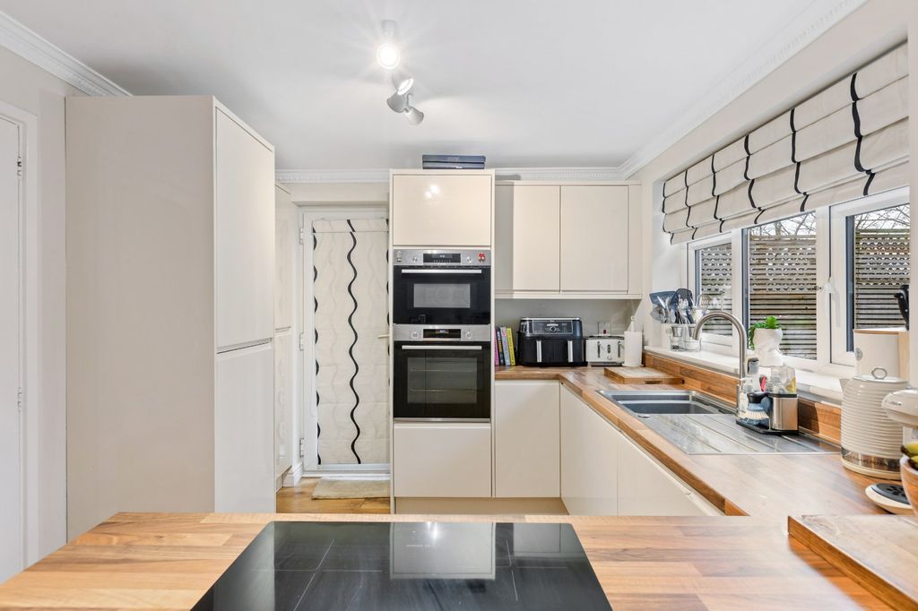 Property photo 3 of 17 Picture No. 29