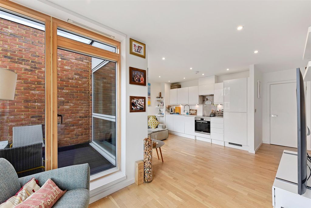 Property photo 2 of 11 2