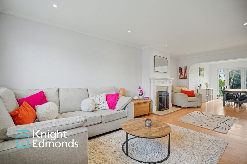 Property photo 2 of 26