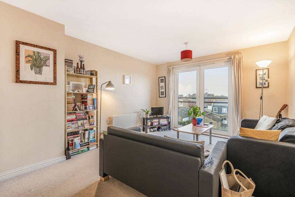 Property photo 1 of 7 672958 (2)