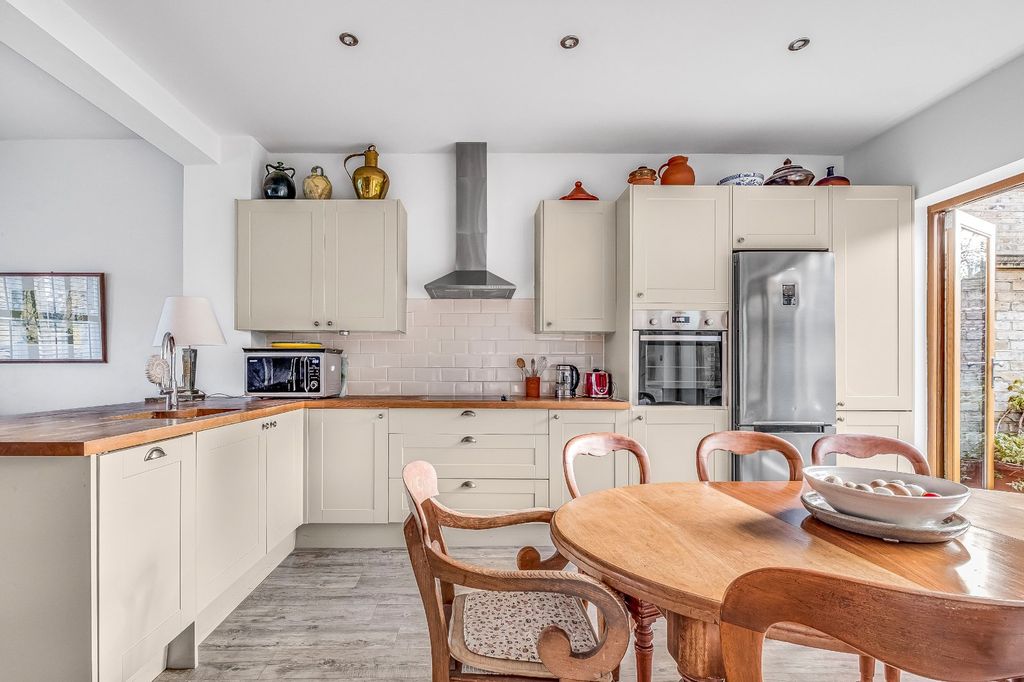 Property photo 2 of 14 Eat-In Kitchen