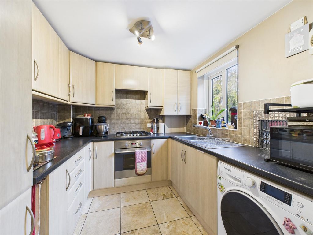 Property photo 3 of 14 Kitchen