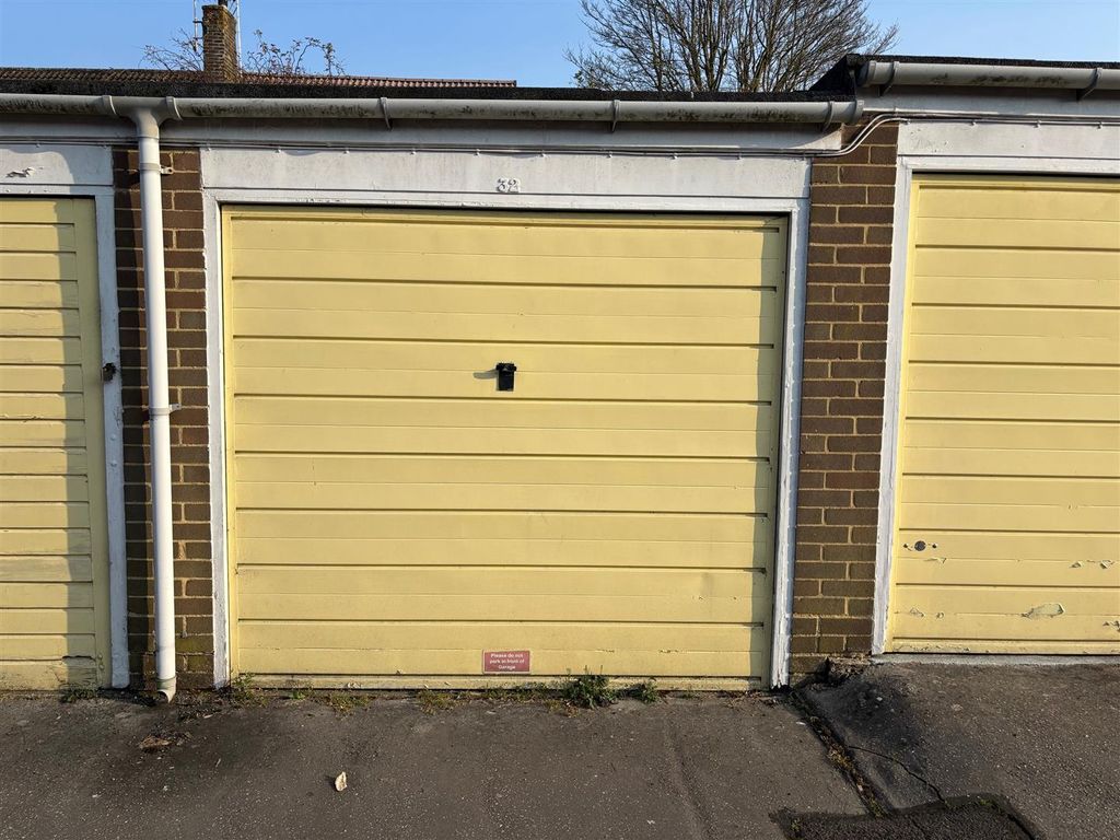 Property photo 3 of 8 Garage.Jpg