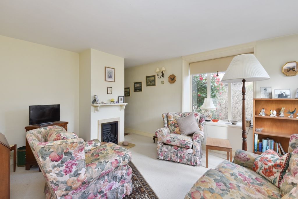 Property photo 2 of 13 3935085