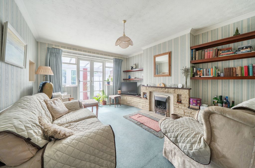 Property photo 2 of 14 1472213-20-6A2827...