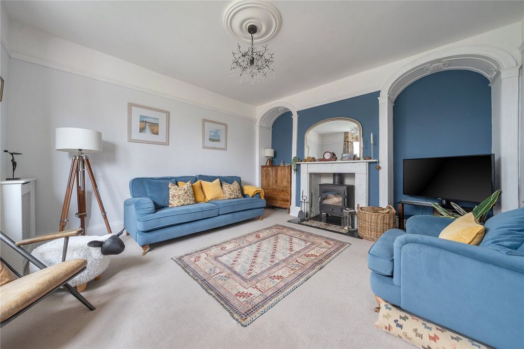 Property photo 2 of 28 Sitting Room