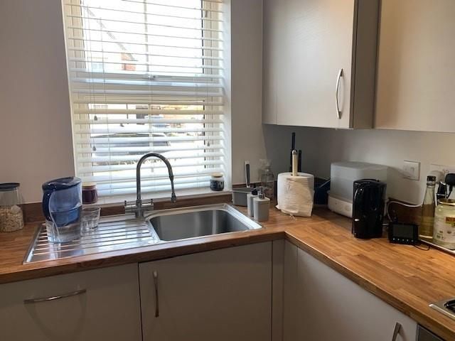 Property photo 3 of 10 Kitchen.Jpg