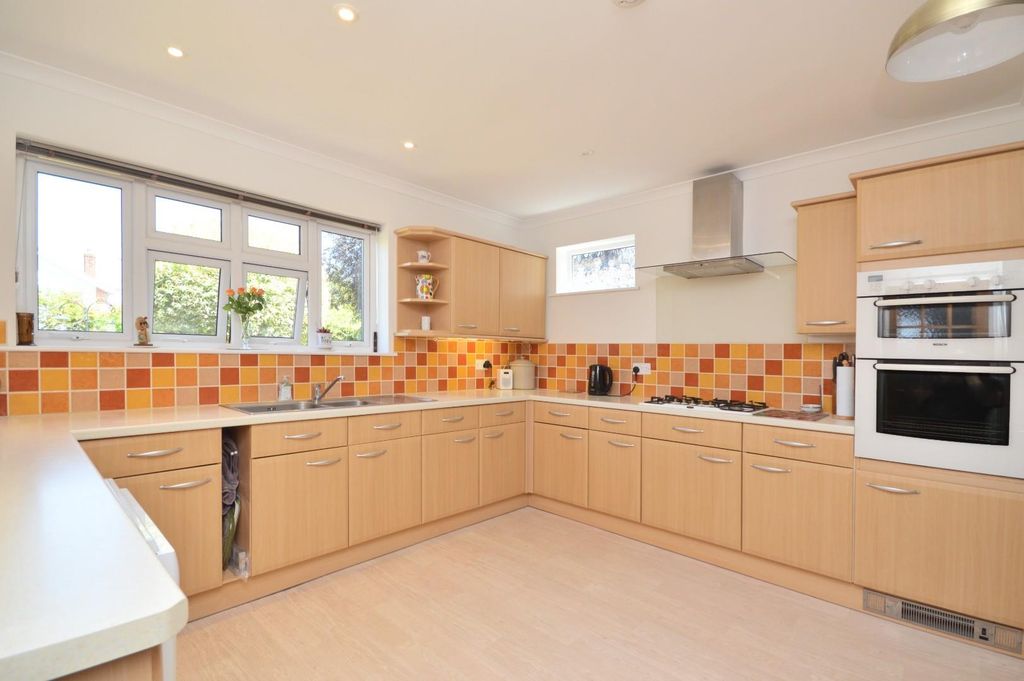 Property photo 2 of 27 Kitchen/Breakfast Room