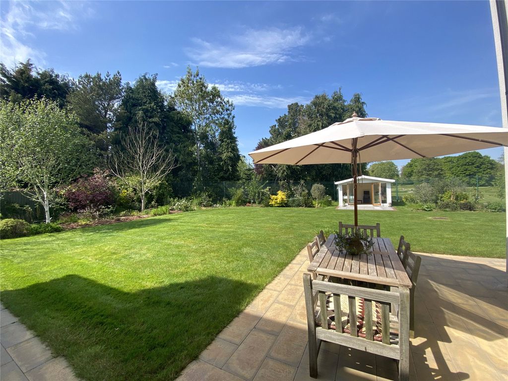 Property photo 2 of 18 Back Garden